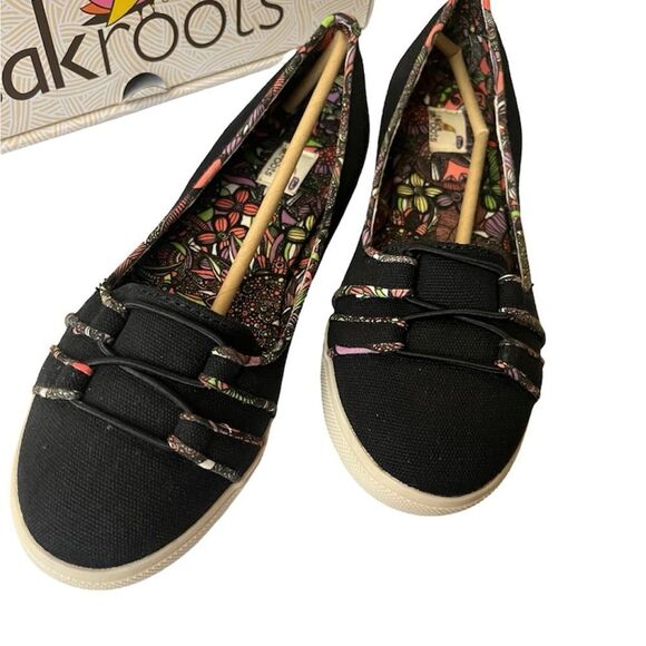 Sakroots Rhipley Slip On Shoes - Picture 2 of 8